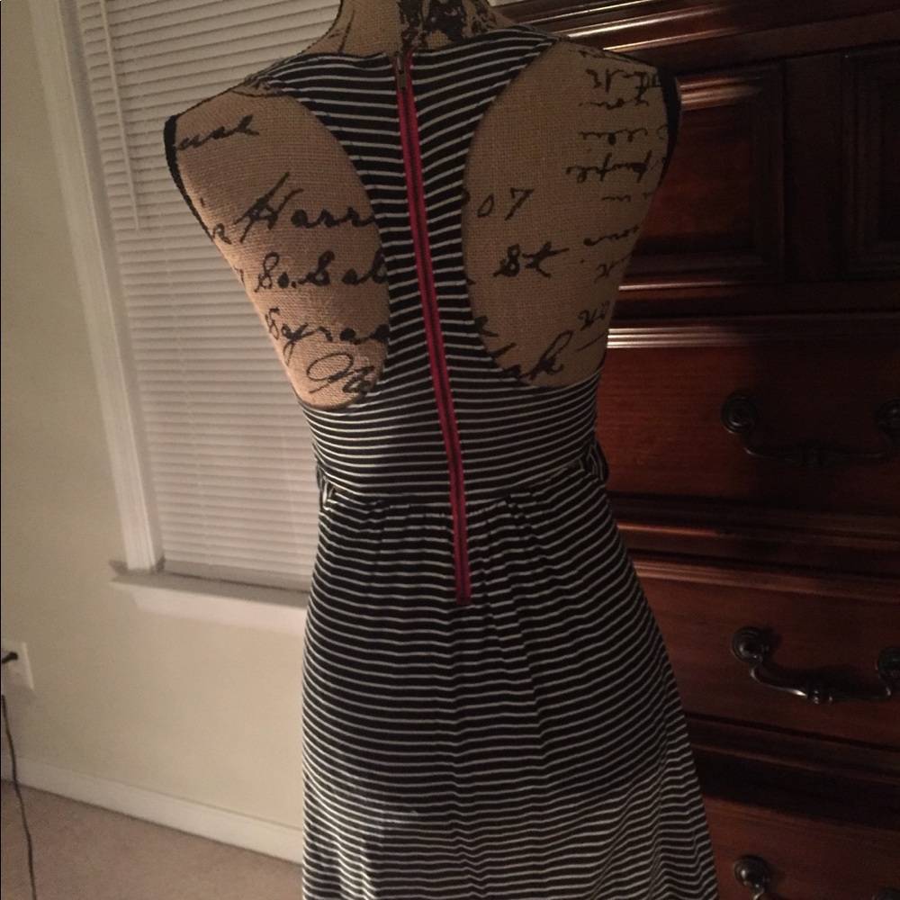Small Roxy Dress - Picture 3 of 4
